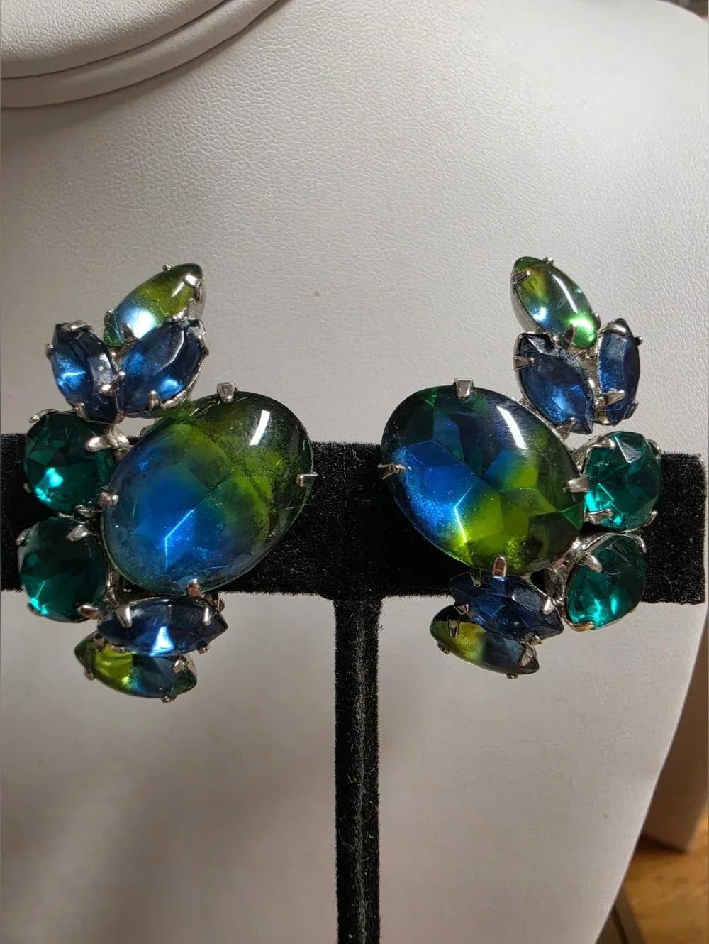 Vintage Weiss Peacock Blue-Green Vintage Glass Cluster Clip-On Earrings -
